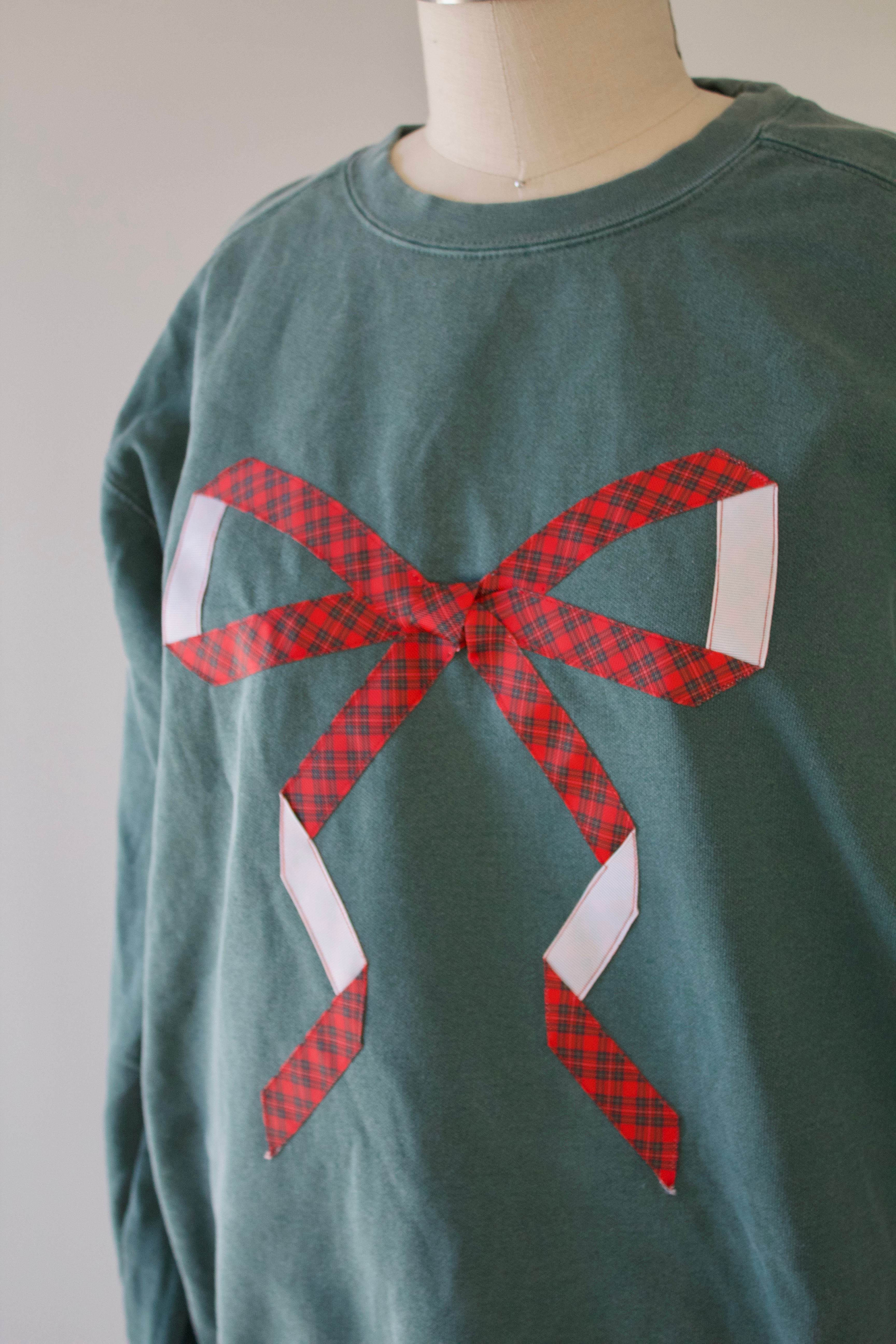 Bow Sweatshirt-Medium
