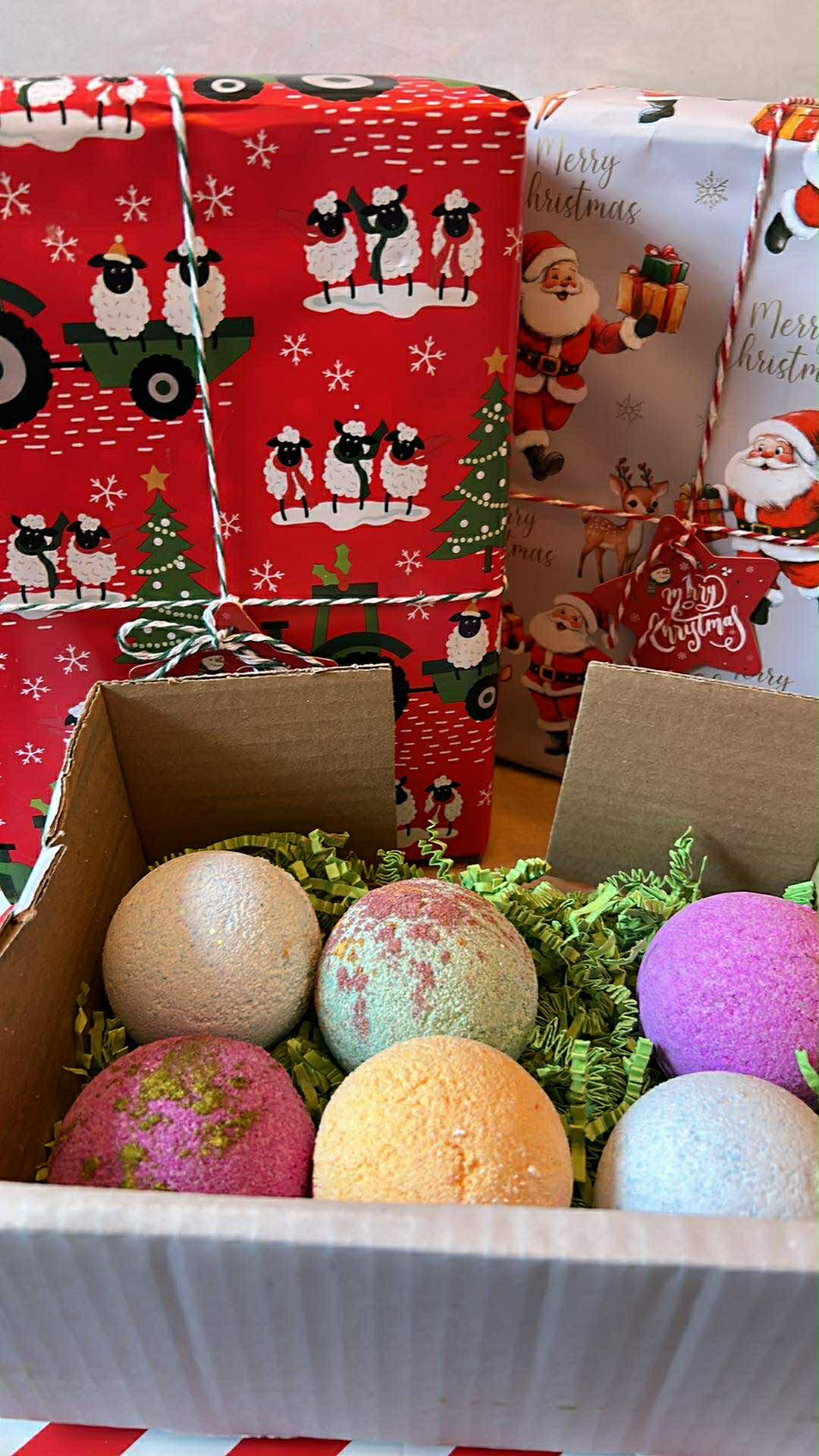 Kids Christmas Bath Bomb Set – 6 Assorted Bombs
