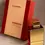 Miniatura: Vista lateral Frasco perfume Haramain Amber Oud Rouge de Al Haramain junto a su caja de 100ml