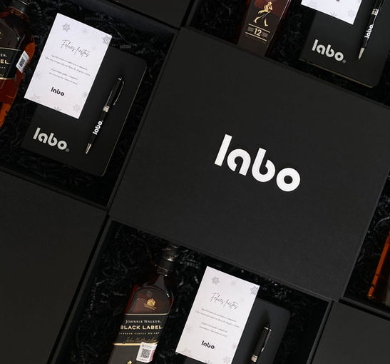 Kit Whisky de regalo corporativo premium con Johnnie Walker Black Label 12 años