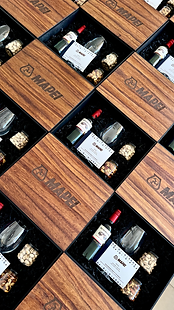 Regalos empresariales personalizados con branding corporativo, ideales como regalos para empleados, clientes y proveedores. Kits de bienvenida, agradecimiento o fin de año para empresas en México.