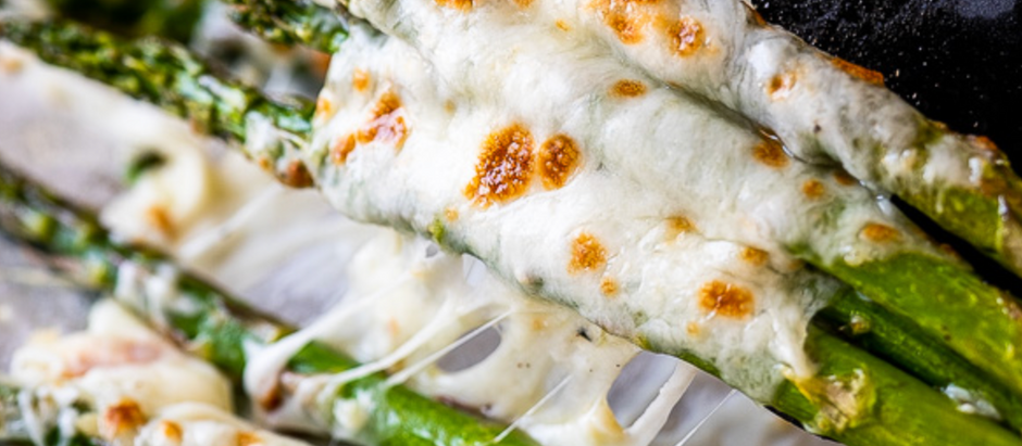 Cheesy Garlic Roasted Asparagus
