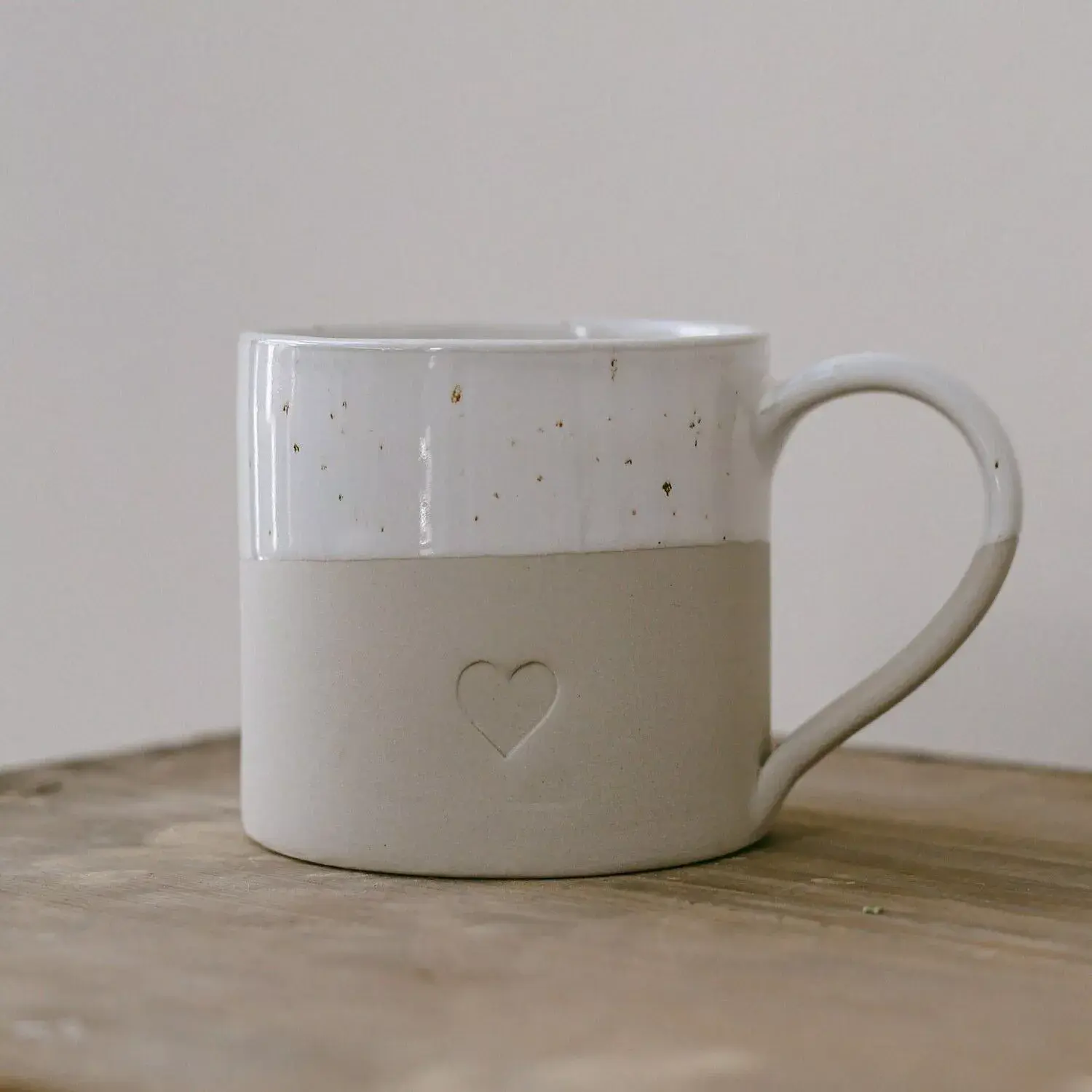 Tasse cœur avec anse - beige/blanc
