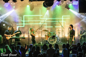 מופעי זמרים אורחים בתל אביב