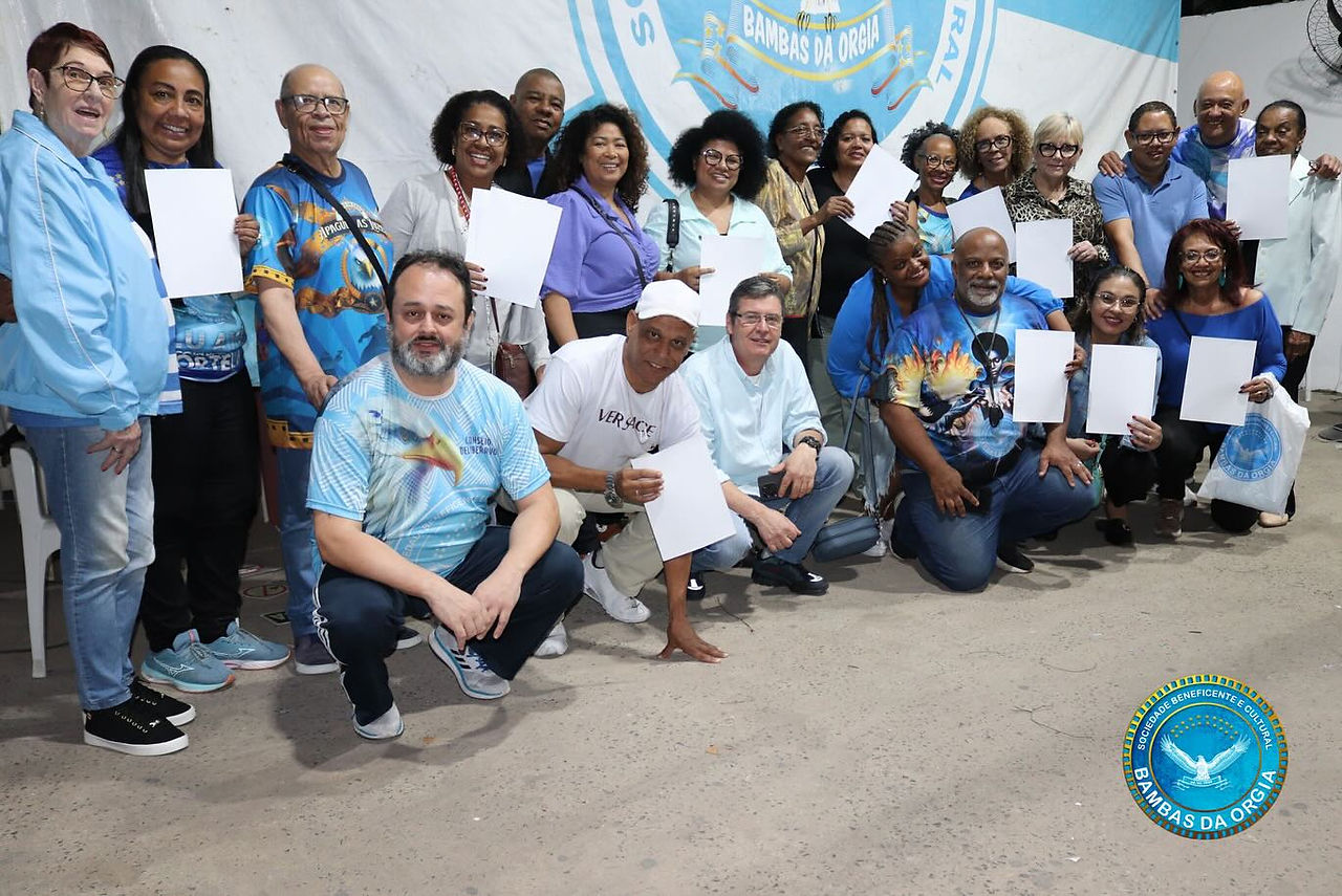 Entrega de figurinos para o Carnaval 2026
