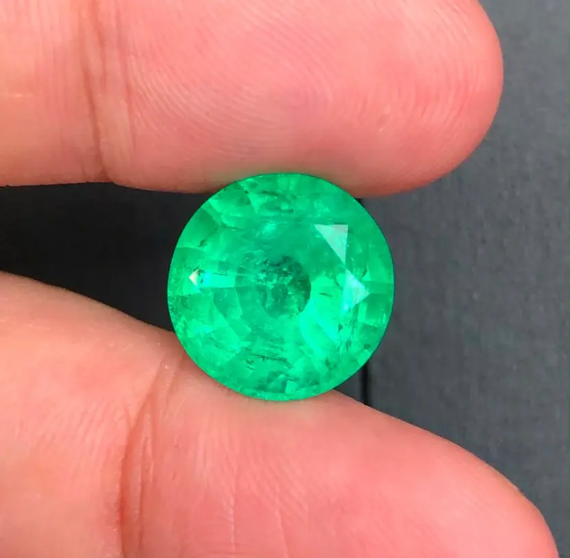 Thumbnail: 9.10 Ct Round Cut Panjshir Emerald: Lustrous Green Gemstone