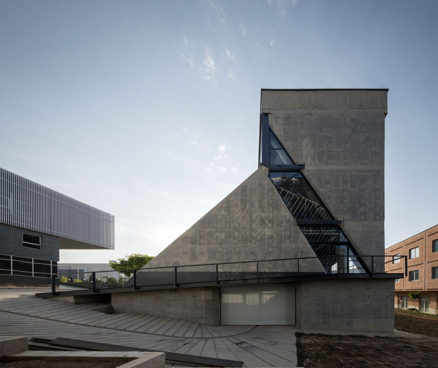 AVA Office by KRDS – Kourosh Rafiey Design Studio (کوروش رفیعی، معمار ایرانی); a striking contemporary office building featur