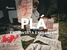Plá mostrando pergaminho