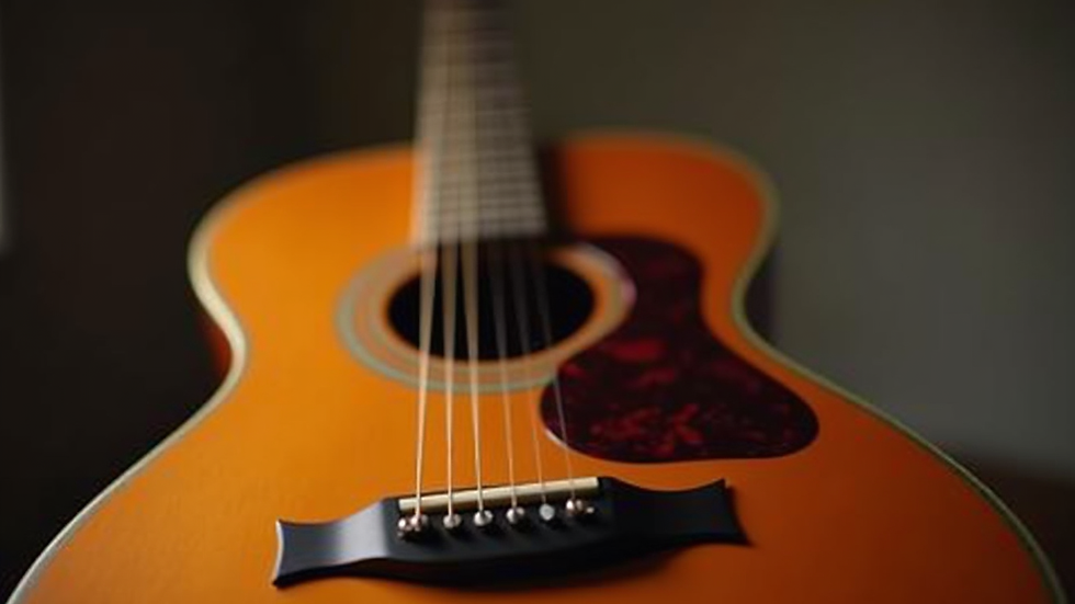 Close-up de violão acústico em estúdio de gravação