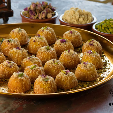 ميني قرص العقيلي المزين بالحلاوة الطحينية