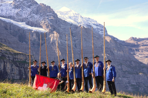 Alphorngruppe Echo vom Stockhorn, Thun; Bereit für den Jungfrau- Marathon 2025
