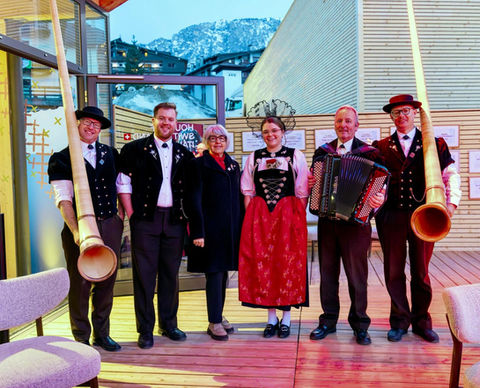 Alphorngruppe Echo vom Stockhorn Thun begleitet Paralympics 2026 in Cortina