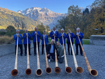 Alphorngruppe Echo vom Stockhorn, Thun; Unter dem Wildstubel an der Lenk, ein Ständchen für Sandra und Roland