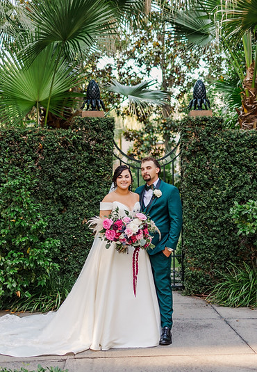 savannah destination wedding couple