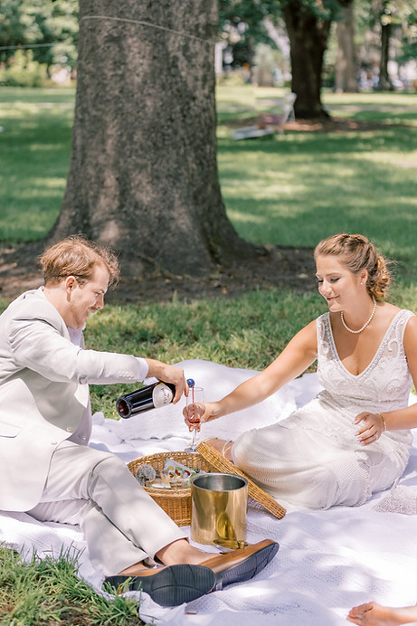 savannah destination wedding couple