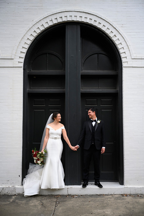 savannah destination wedding couple