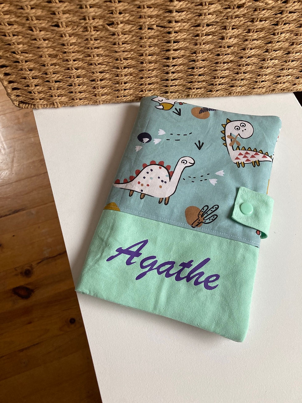 Miniature : Protège Carnet de Santé personnalisé pour Agathe - Dinosaures Menthe THERMOCOLLÉ