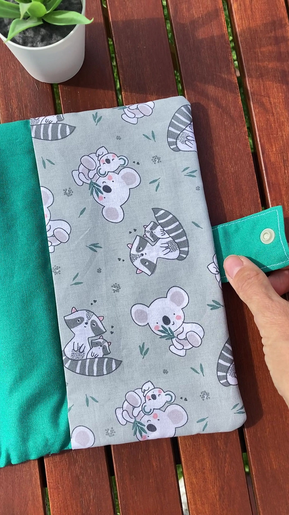 Miniature : Protège Carnet de Santé - KOALA VERT - rabat avec pression