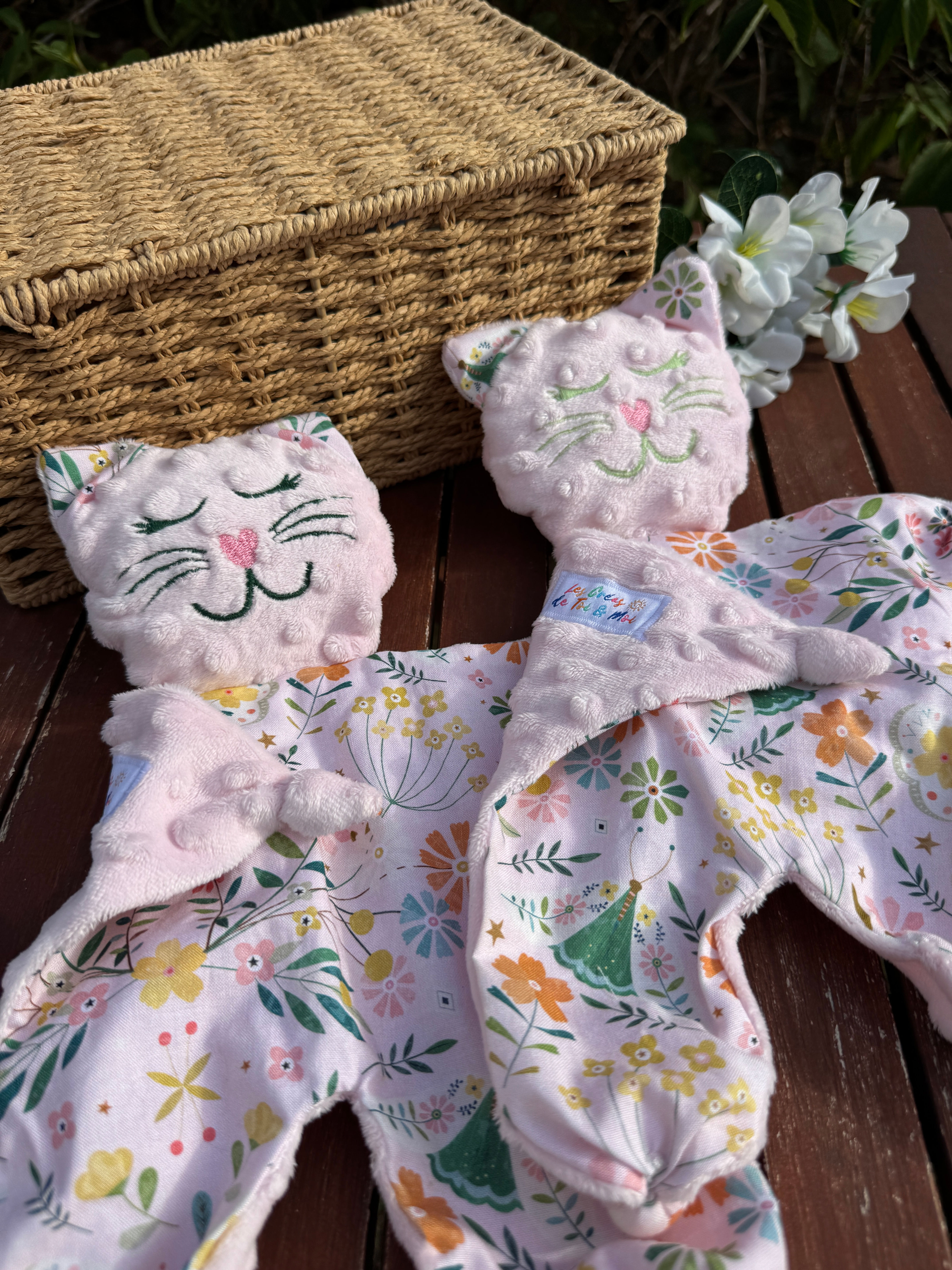 Doudou CHATON - FLEURS DES CHAMPS (#1371 fonce #1372clair))