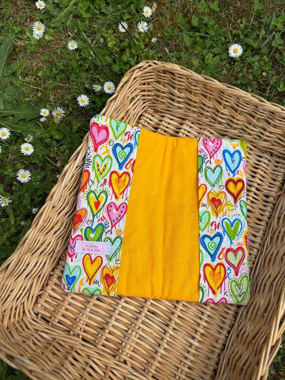Miniature : Protège Livret de Famille brodé FAMILLE D’AMOUR jaune coeurs multicolores #882