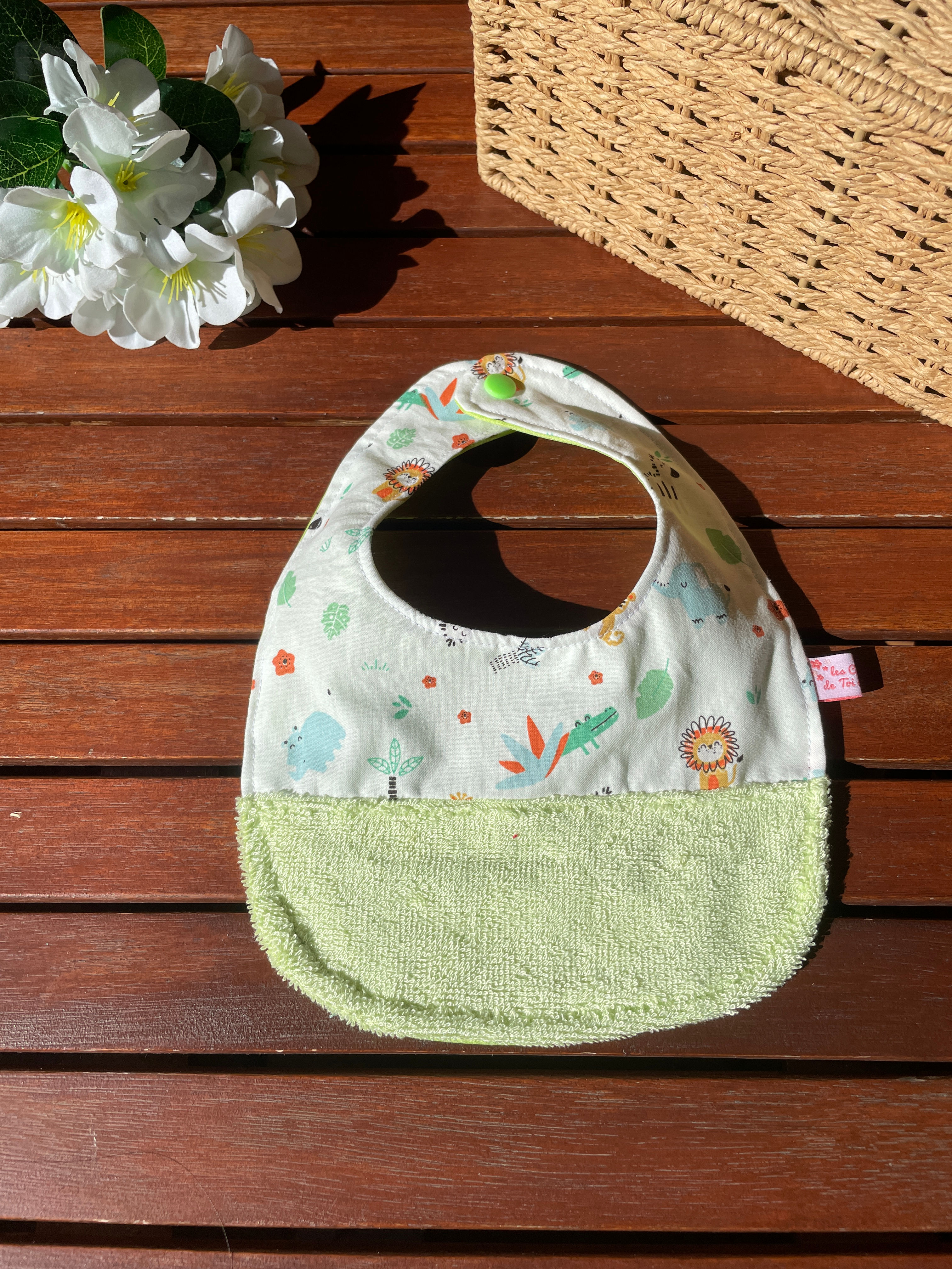 Bavoir imperméable BEBE avec éponge - VERT JUNGLE FINE BLANCHE (#225)