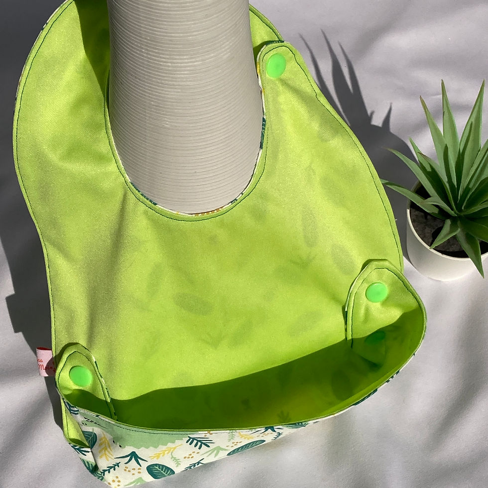 Miniature : Bavoir imperméable avec réservoir amovible réversible - VERT flashi LION & CROCO