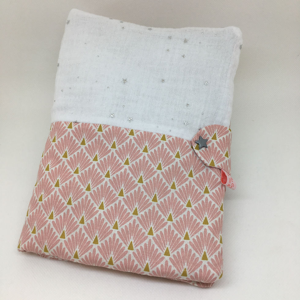 Miniature : Protège Carnet de Santé - ORIGAMI ROSE & BLANC - rabats pression + prénom