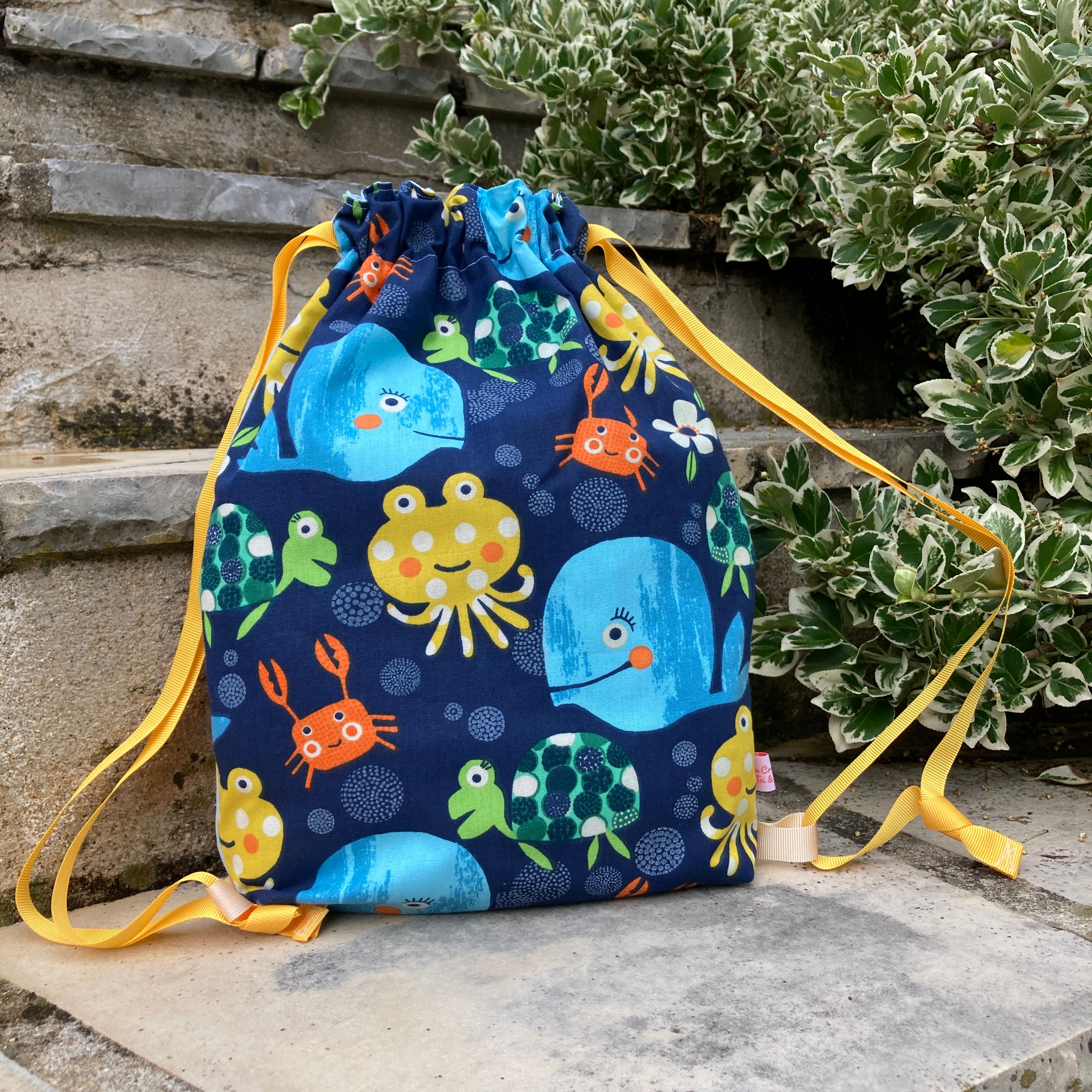 Sac à Dos - ANIMAUX MARINS avec uni BLEU CIEL et ruban JAUNE