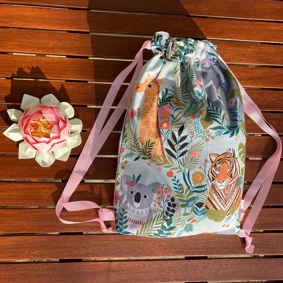 Sac à Dos - ANIMAUX DASWOOD avec uni GRIS VERT et ruban ROSE