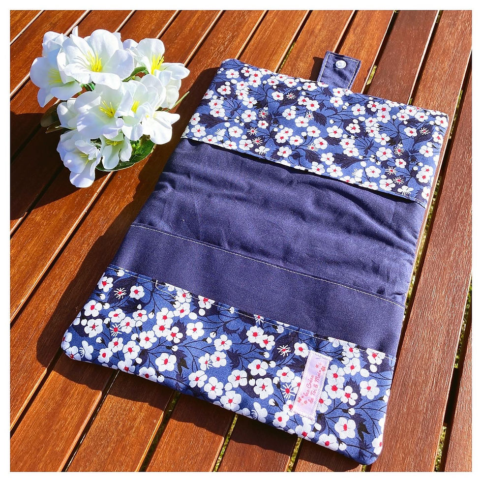 Miniature : Protège Carnet de Santé personnalisé pour Mya - Fleurs Liberty Bleu