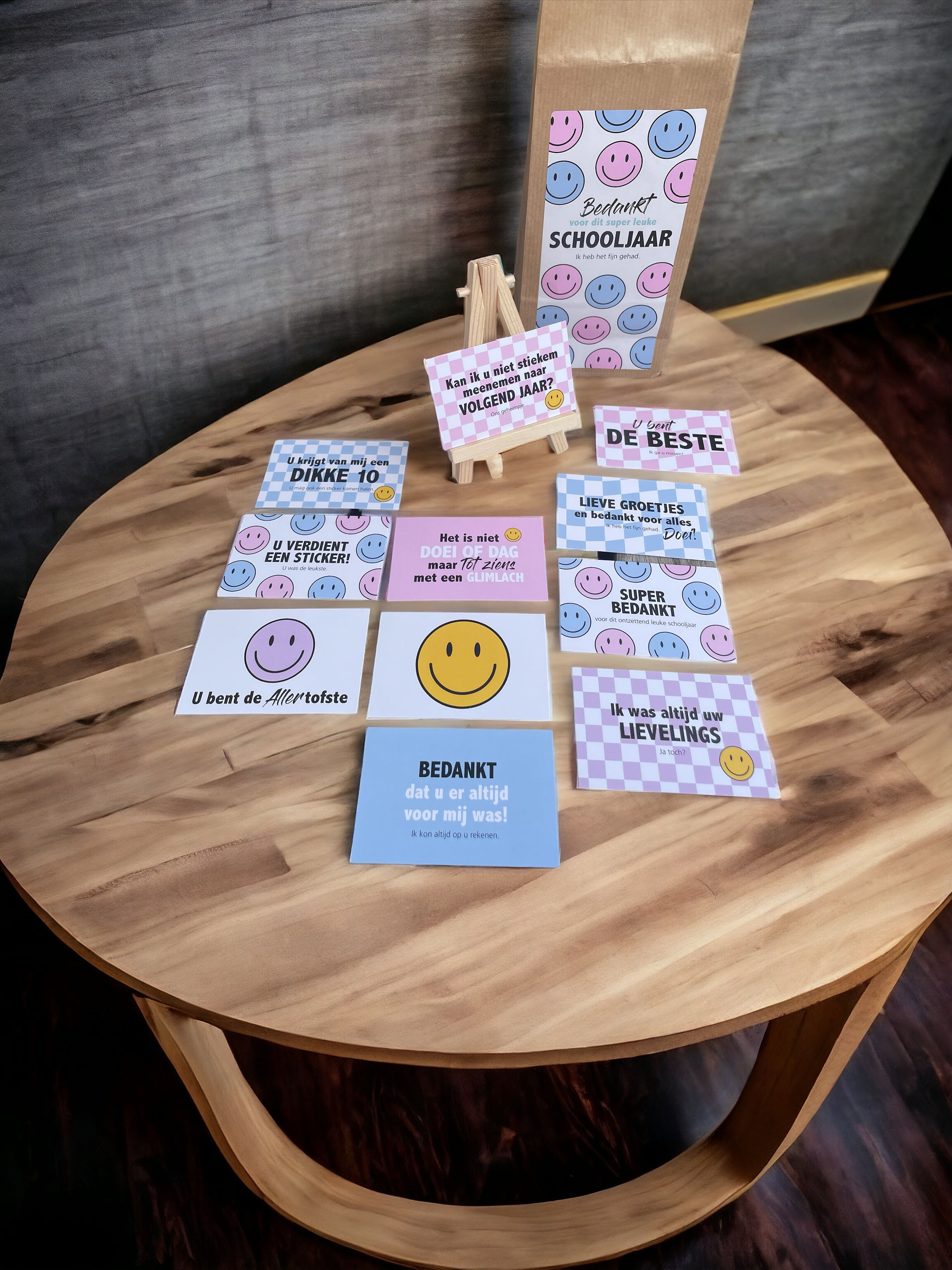 Zakje gevuld met leuke kaartjes + schilderezeltje