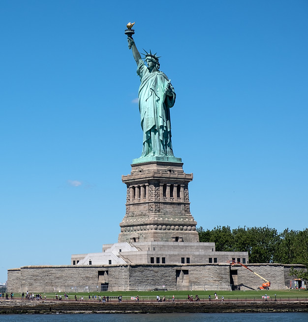 the-statue-of-liberty-at-new-york-city-2024-12-13-21-54-03-utc.jpg