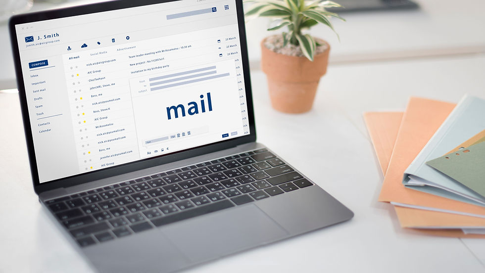 Workflow Management:: E-Mail Programm geöffnet auf Laptop