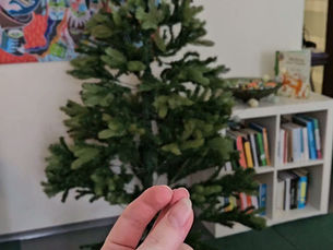 Skaitymo karoliukuose suspindo eglutė!