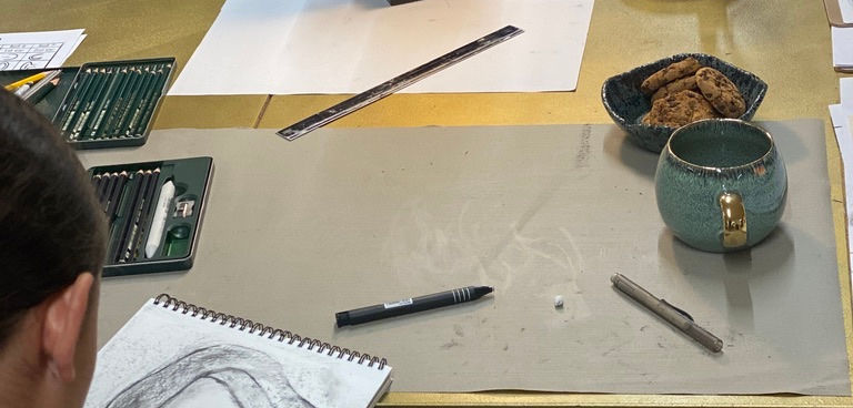 Drawing exercises from private coaching sessions at AtelierRoshi in Baar Zug, designed to build strong observational and technical drawing skills. Personal art coaching for portfolio preparation, university admission, and skill development.