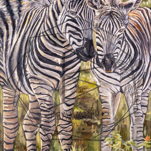 Peinture de deux zèbres côte à côte dans un décor naturel verdoyant, lumière dorée.