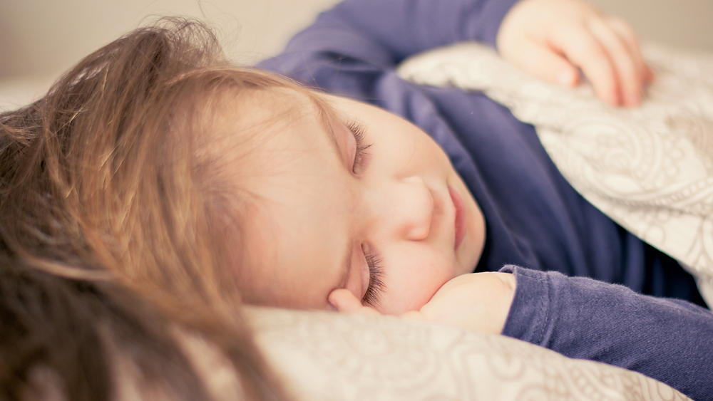 A child sleeping. Magnesium improves sleep.