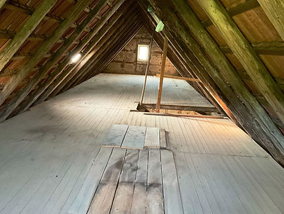 Dachzimmer Bauernhaus vor Renovierung