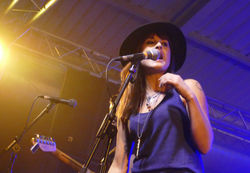 Lucie Barat & The Au Revoirs