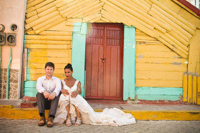 a couple sitting in Isla Mujeres 