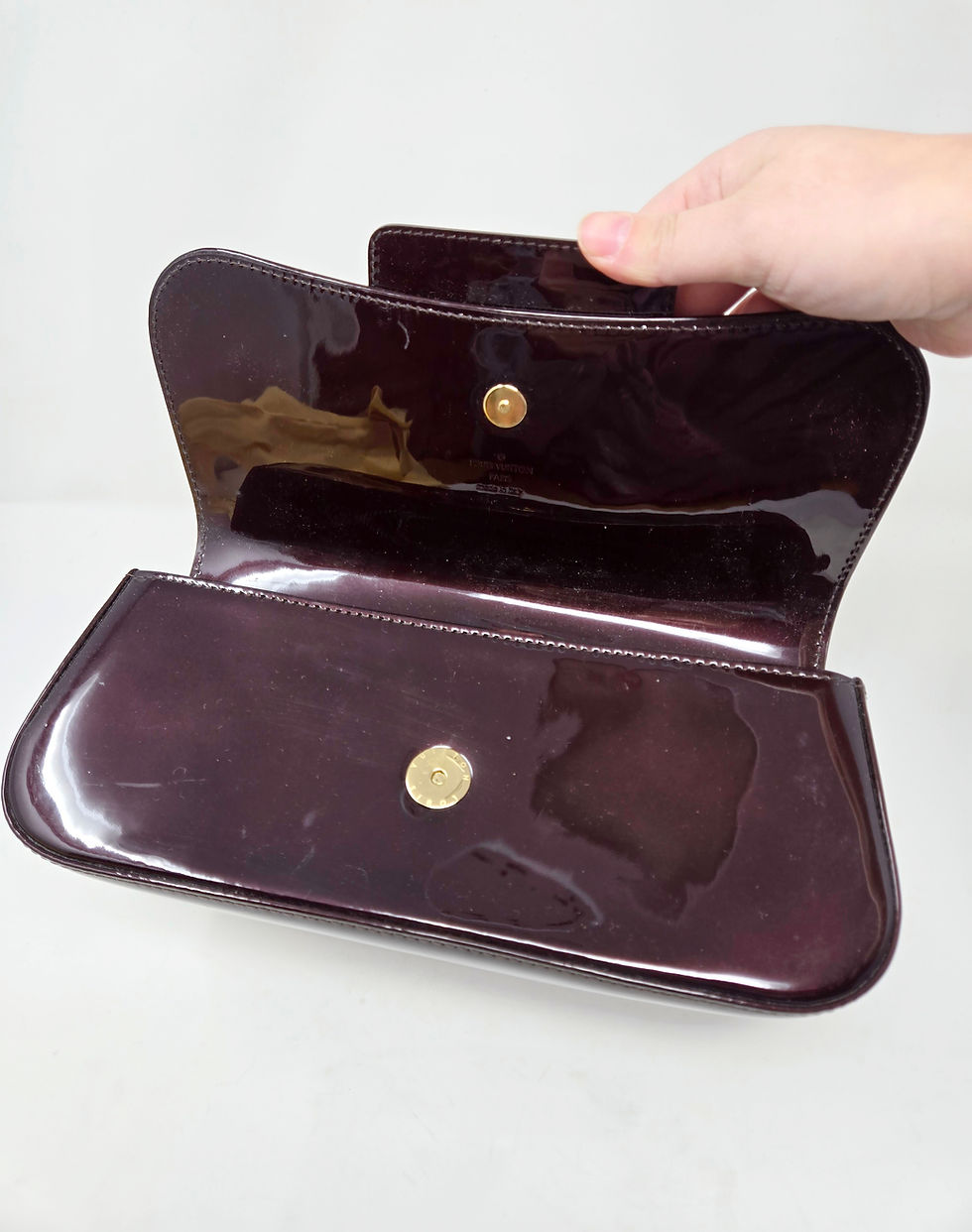 Thumbnail: Louis Vuitton Vernis Leather Sobe Clutch Amarante