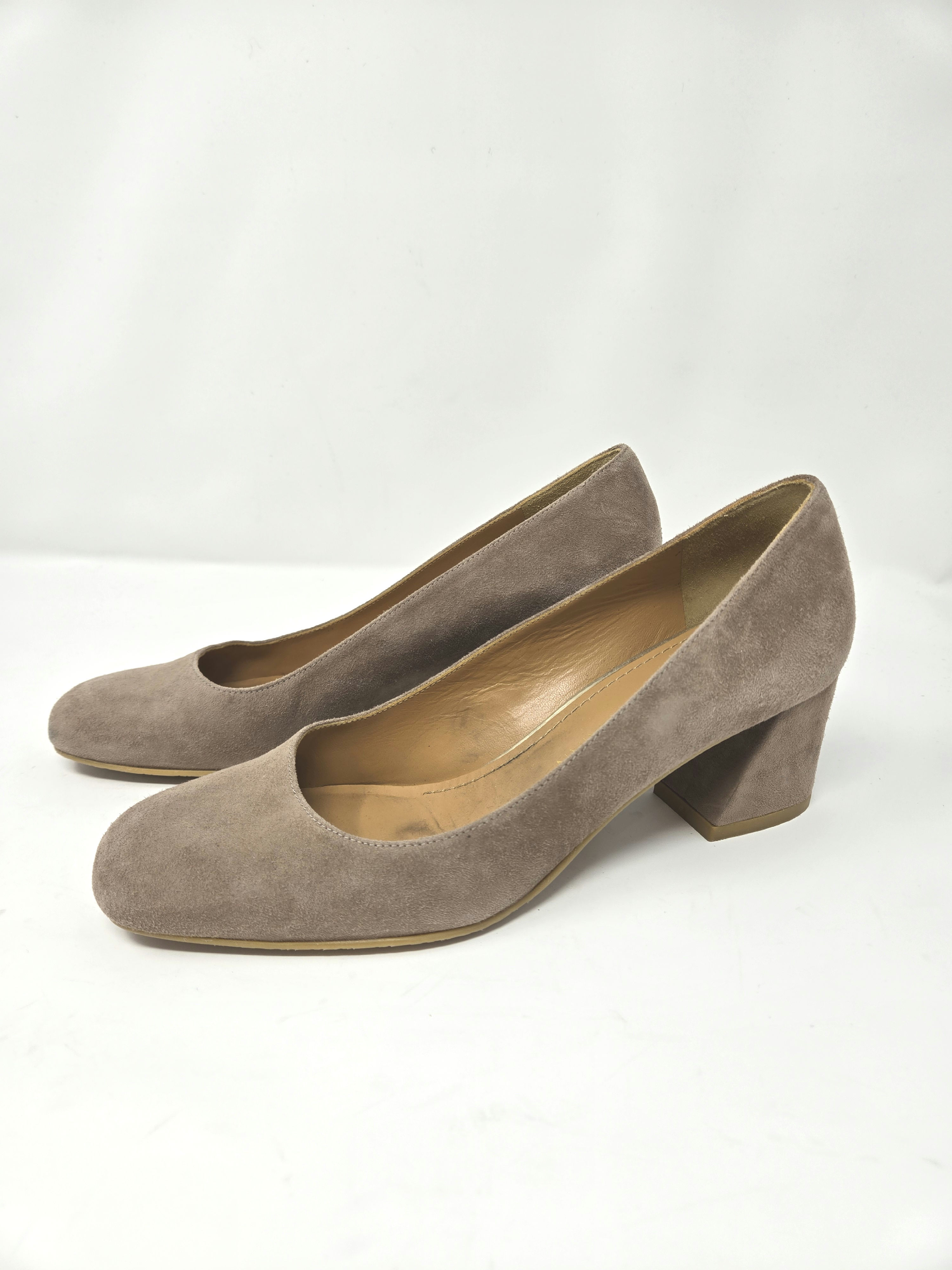 Stuart Weitzman Beige Suede Pump 5 1/2 