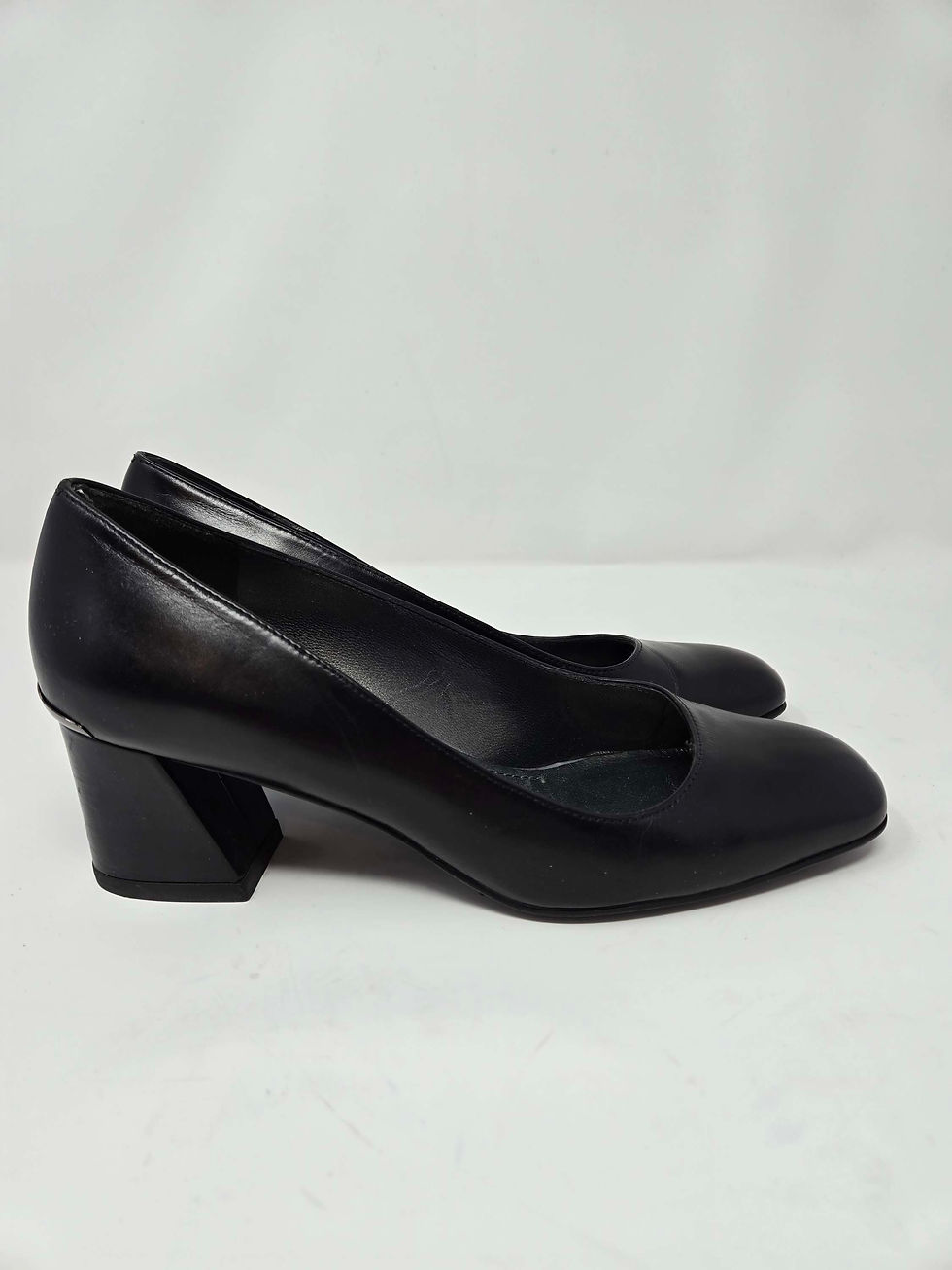 Thumbnail: Stuart Weitzman Black Leather Pump Size 5 1/2