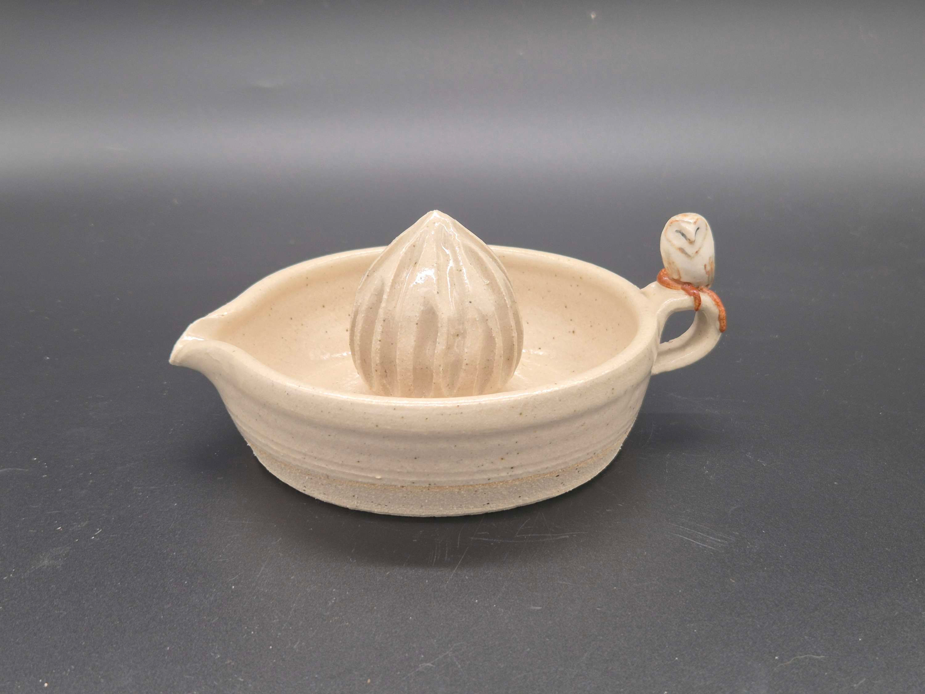 Barn Owl citrus juicer in natural