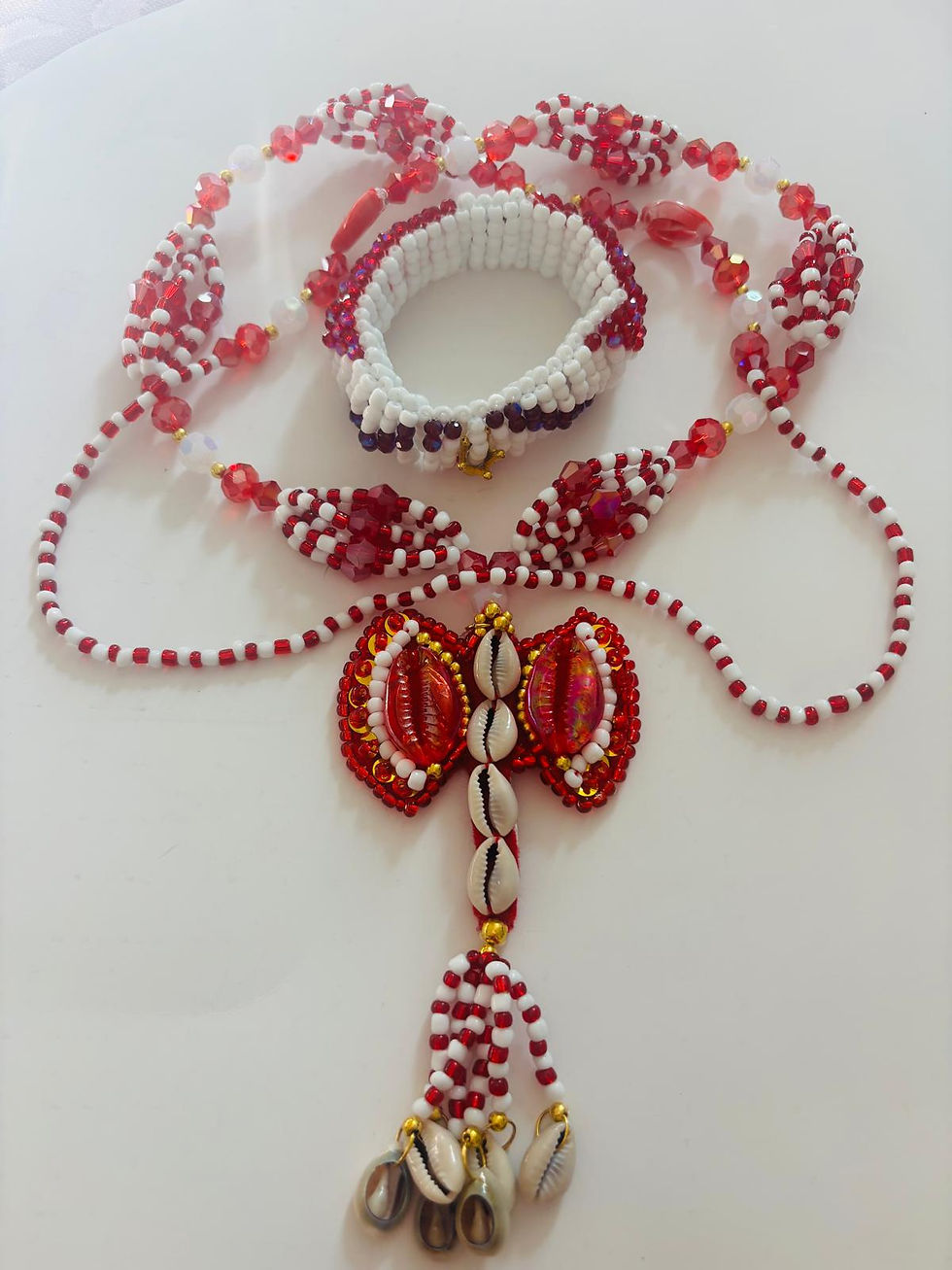 Miniatura: Collar e  Ide de Shango con Caracoles – Artesanal Rojo y Blanco