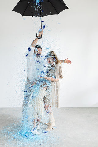 Gender reveal fotoshoot met paraplu en confetti Utrecht