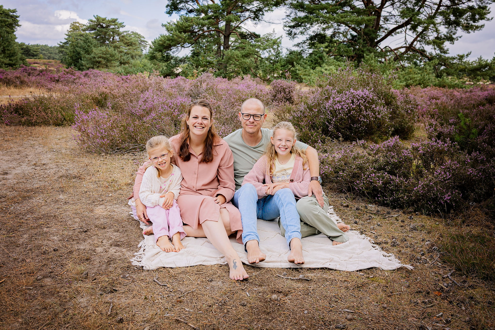 mini shoot tussen de paarse heide gezinsfotograaf utrecht