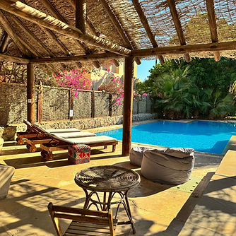 Chill- out- Bereich am Pool des Kiba Kitehouse in El Gouna