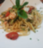 Linguine gamberetti*, piovra, zucchine e pomodorini