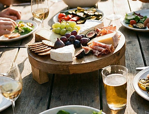 000Footed_Round_Charcuterie_Board_1.jpg